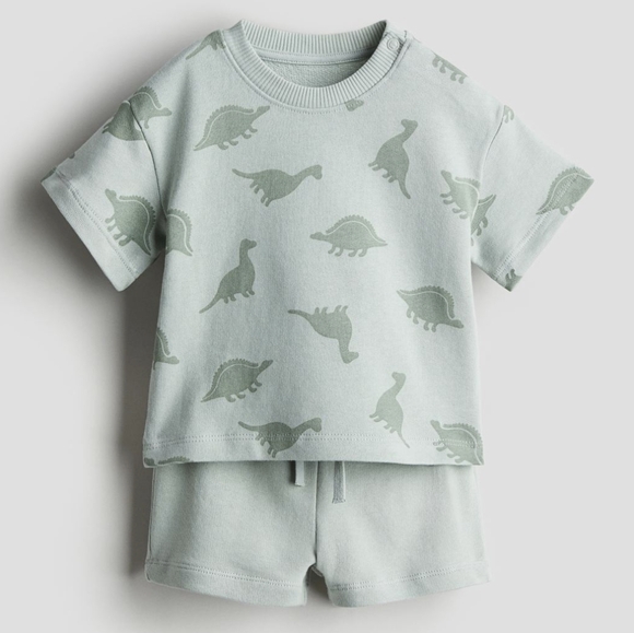 H&M Kids Matching Set in Light Green with Dinosaur Print - Picture 1 of 6